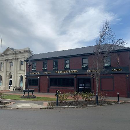 Queens Arms Hotel Longford Exterior photo