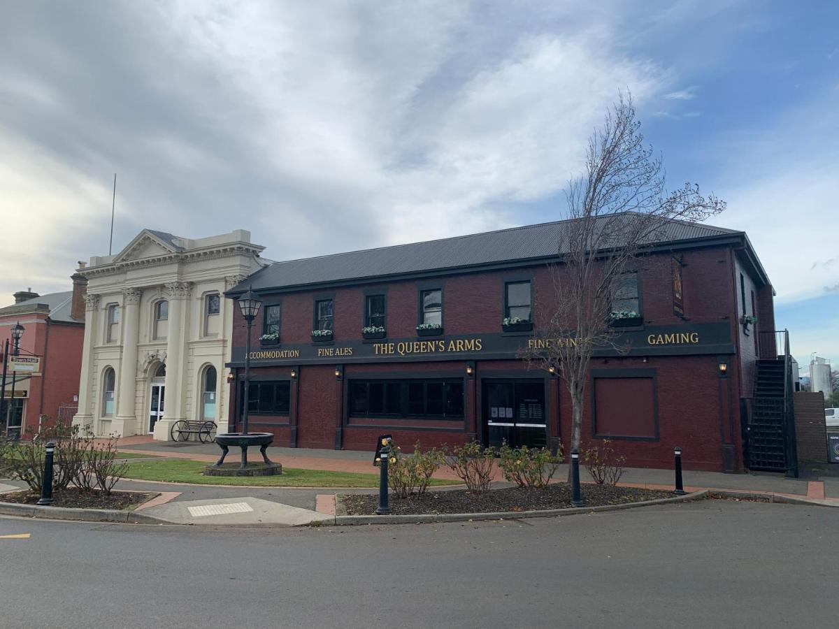Queens Arms Hotel Longford Exterior photo